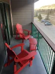 Spacious Unit + Loft, Central Location, Great for Large Families and Groups