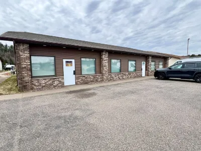 LOCATION, LOCATION, LOCATION!! Beautiful, newly constructed, spacious retreat Hotel in zona U S National Ski Hall of Fame