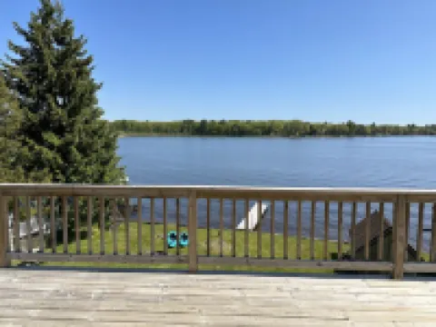 Oscoda Lake House : waterfront, 4 beds Hotels in Oscoda