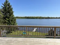 Oscoda Lake House : waterfront, 4 beds