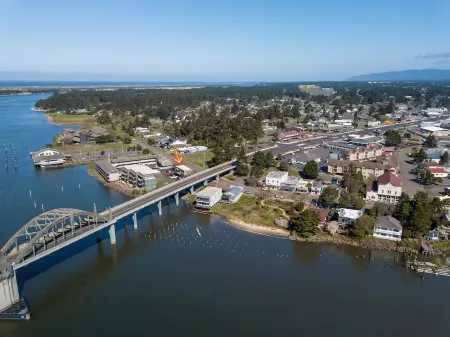 Old Town River Front Condo Отели рядом с достопримечательностью «Санд Мастер Парк - Сандбординг»