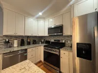 Spacious 3-bedroom Apartment Near School! Hotels in Bristol