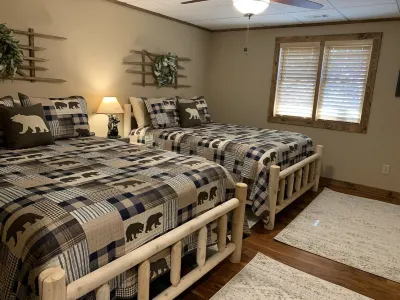 Cozy Comfort meets Luxury Amenities in Mountain-View Retreat w 3 brms & 3 frplcs