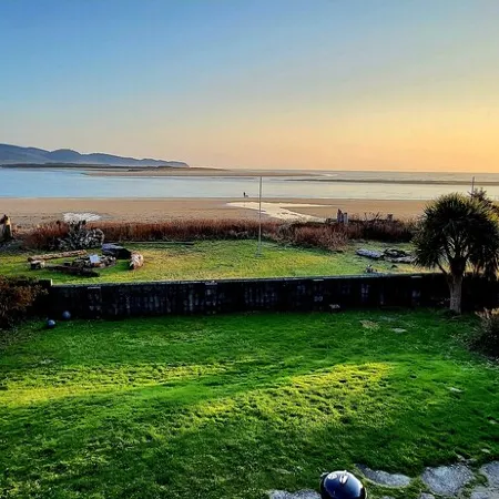 125' Beachfront Bliss, Private Beach Access, Firepits, crabbing, clamming - wow!
