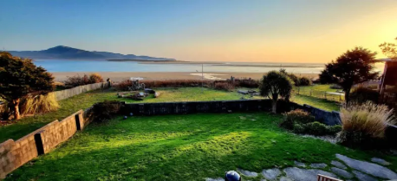 125' Beachfront Bliss, Private Beach Access, Firepits, crabbing, clamming - wow!