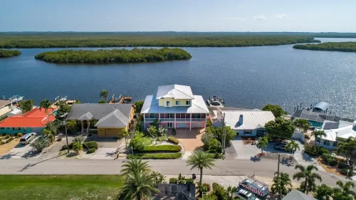 Matlacha/Cape Coral - Kokopelli  House - a  three-story Key West style residence