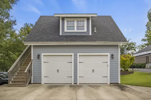 Cozy Downtown Loft for Two + Pets, Walk to Main St