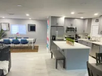 Beautiful 5 bedroom Modern Home with a Pool