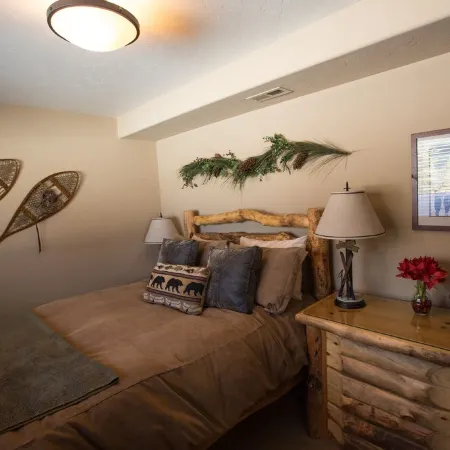 Luxury Apt,  Private Hot Tub, Couples Retreat