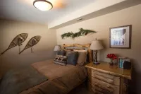 Luxury Apt,  Private Hot Tub, Couples Retreat