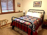 Cheerful cottage w/ fireplace. Great location for exploring the Lake Pepin area!