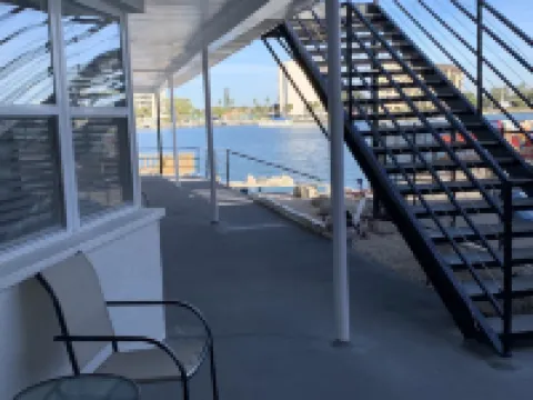 Cozy 1 Bedroom Getaway • Walk to Clearwater Beach