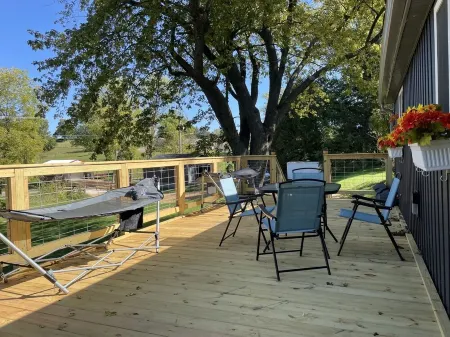 Cozy Cabin Retreat located just minutes to Galena, IL & DBQ, IA