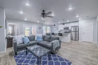 Charming 3-bedroom house near West End Shopping Center!