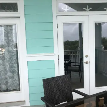 Stunning Top Floor Views of The Steinhatchee River with Private Boat Slip /Pool!