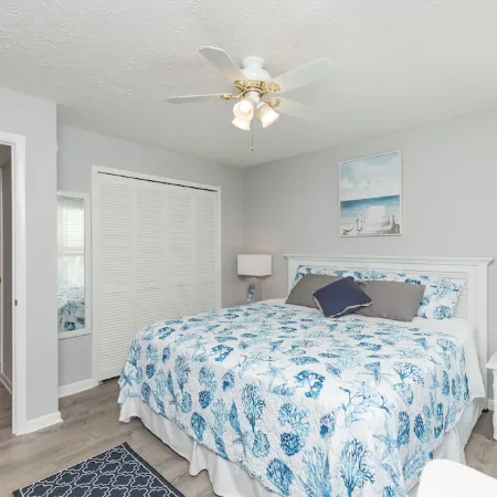 Beachy Getaway–Cozy, Clean & Equipped w/ All Essentials! Relax, Enjoy & Refresh!