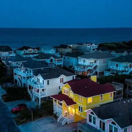 Beach Block Ocean Sands Bright Beautiful Beach House -Second Chance Отели в г. Королла