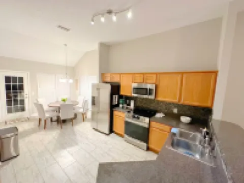 Cozy Home~HotTub~120" LaserTV