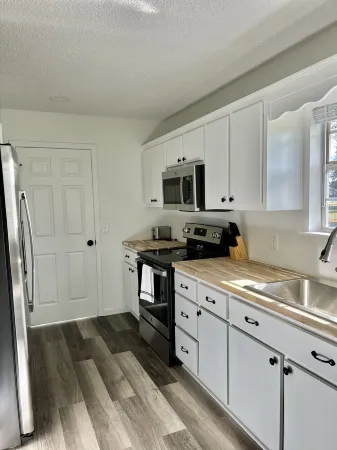 Fully Renovated Cozy Family Retreat Home! Отели в г. Глинн