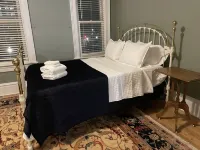 Walk to everything! Five Flags-Hotel Julian-Millwork Sleeps 8!