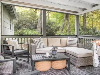 Newly Renovated Cozy Cottage in Highlands ハイランズのホテル
