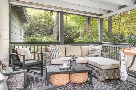 Newly Renovated Cozy Cottage in Highlands