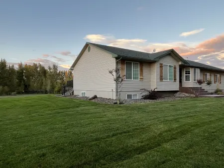 Heise Hot Springs Gathering Place sleeps 30+ w/Hot tub