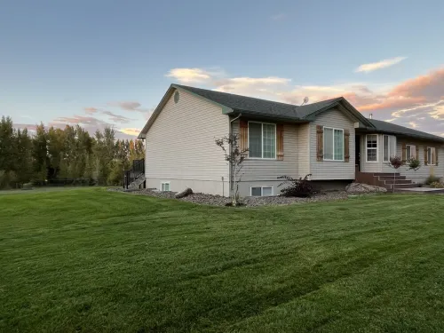 Heise Hot Springs Gathering Place sleeps 30+ w/Hot tub