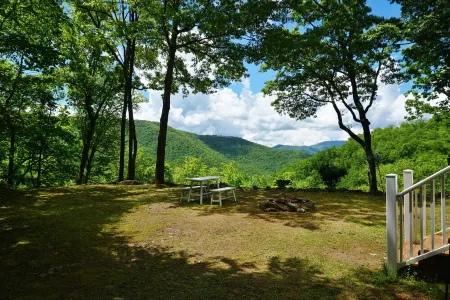 Whittier Mountain Hideaway w/ Breathtaking Views