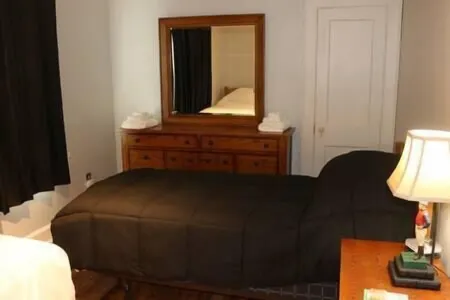 3 Bedroom, 2 Bath, Hike to Downtown, Porch, Free Wi-Fi, Wash/Dryer, and Parking