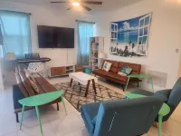 Brand New Home☆ Treetop Sunsets~ Private Pool~Group Trip!