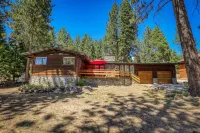 Tahoe's Gem - A Cozy Heart-of-Adventure Getaway. Min to lake, ski, hike, bike Hotels in Dollar Point