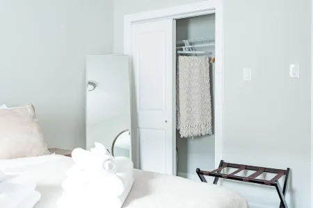 New renovation-1BR-Stylish-Modern-Next to the Lake Отели в г. Эванстон