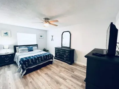 Waterfront Condo- Luxurious/Spacious Hotels near Kennedy Point Park