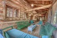 Rustic Historical Cabin Near Wineries & Gold Mines