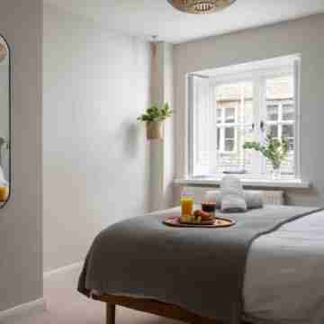 The Cottage, grade 2 listed with parking Rooms