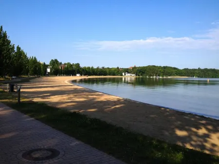 Apartment beach time, lovingly furnished, quiet location on Lake Schwerin Отели в г. Шверин