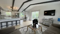 10-min walk to SK Town Beach/4 bed 2-bath home in Blackberry Hills neighborhood