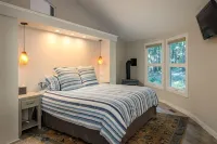 TreeTops Forest Retreat Hotels in Lopez