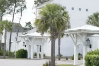 4 cruiser bikes, 8 beach chairs, .5 mile to beach POOL OPEN! Các khách sạn ở Inlet Beach