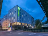 Holiday Inn Express Wuppertal - Hauptbahnhof Hotels near Engels Denkmal 'Die starke Linke'