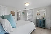 2nd Row, 2 minute walk to sand, Pool, Sleeps 6, - Downstairs