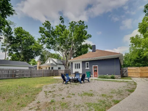 Charming Home Near Downtown and Golf Courses Hotels in Otsego County