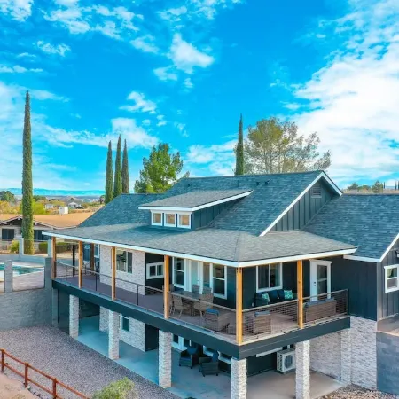 Swim & Stay at Old Town Overlook Across from Merkin Vineyards
