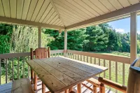 Secluded, renovated, cabin with gorgeous mountain views, firepit, hot tub