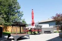Peaceful & Relaxing Family Retreat: National Park Theme, Hot Tub & Game Room