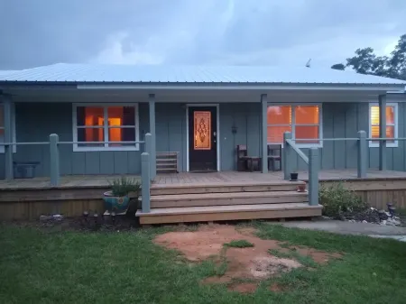 Charming 3 BR/ 2 BA 1.5 miles to Downtown  Fairhope!