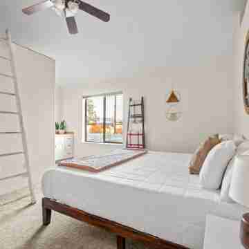 Beautiful | Hot Tub | Pet Friendly | Fenced Rooms