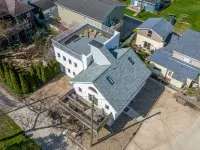 Unique 6 Bedroom Lakeview Home with Roof Terrace Hotels in Huron