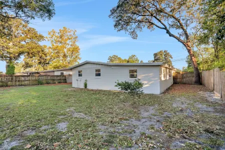 Spacious 5/2 in Orange Park